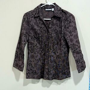 Beautiful Button Down Shirt By Croft & Barrow. Size Medium Petite.